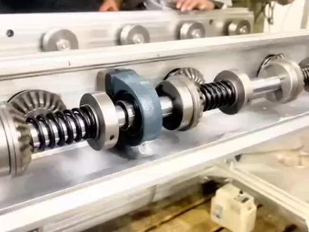 弹簧+伞齿传动结构,通过弹簧施加压力给摩擦片,实现过载打滑。#伞齿 #弹簧 #机械设计