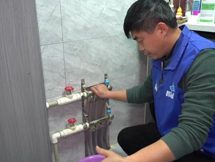 家里地暖进水热,回水凉?照这个方法做。不热来找我 #地暖 #暖气 #地暖排气 #家政服务