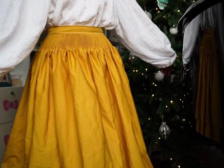 搬运一下我的早期视频!
Cartridge pleated skirt
教程来自ytb的设计师: Pour La Victoire
#缝纫