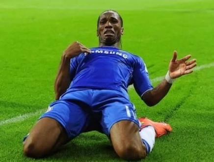 滑跪划出三道杠的男人#德罗巴 #罗本 #德罗巴滑跪 #疯狂的足球 #足球 @#疯狂的足球 @DOU+小助手