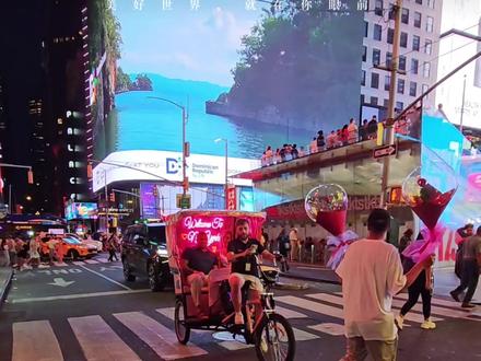 美国纽约时代广场现三轮车游览服务,每分钟收费10美元,外国网友在TikTok提醒全球游客该项目是按分钟收费,引发讨论。#纽约 #时代广场#美国