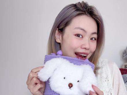 春日小狗包包💜🤍新配色get😆可爱又实用 紫色💜小狗包怎么这么美丽!白紫配真的很高级~
全短针包包钩起来真的上头,库库一顿无脑钩~就能收获一个大容量包包~
线材用的是我超爱的Luckiki空心棉2mm,钩起来的包非常挺括
#钩针编织 #手工包 #织女 #我的手工日常 #手工diy