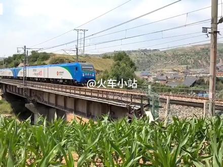 重载铁路和普通铁路的区别,什么铁路才是重载铁路 #重载铁路 #火车 #火车迷 #拍火车 #铁路
