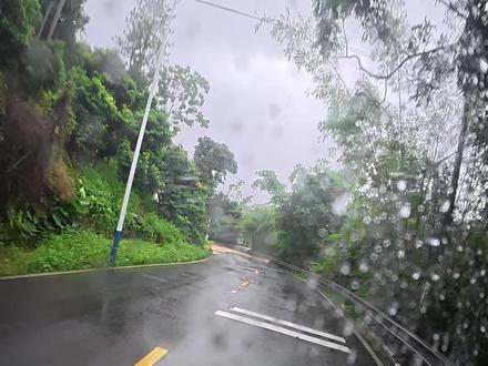 硬核评测! 雨天超高性能轮胎! #山路骑行 #摩旅风雨无阻 #轮胎 #电摩 #改装