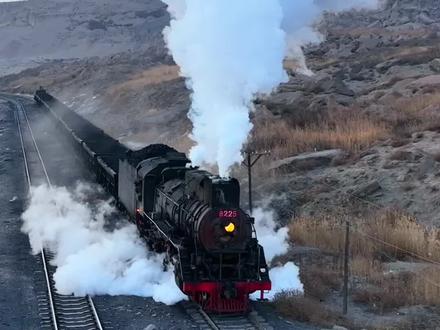 只有哈密才有正在运行的蒸汽火车,这才是真正的火车,不烧油不烧电,它烧煤#新疆是个好地方 #旅行大玩家 #哈密旅游 @哈密文旅🍈