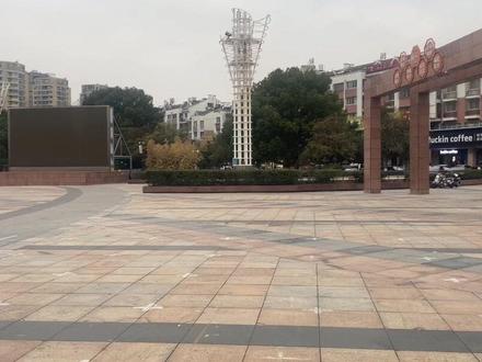 记录一下(干净)消失前的天台县新城广场#天台县新城广场 #新城广场夜市 #人间烟火气