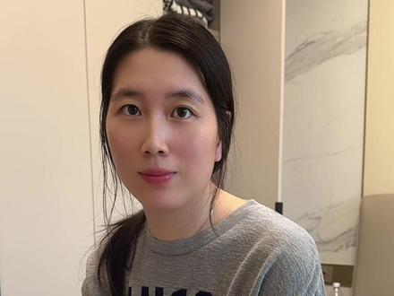 老婆,听说黄仁勋都快成“旅游博主”了,啥情况啊? #英伟达 #涨知识 #零距离看懂财经 #财经