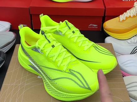 如何验证李宁赤兔9pro真假? 怕买到李宁赤兔9pro真假的,点好收藏+关注,拿回家对比一下自己的鞋子。
最近赤兔9pro上市,市场上假货也都随之而来,无论花多少钱卖的,照着视频验证一下!#赤兔9pro #李宁赤兔9 #李宁赤兔9pro #赤兔8pro #抖音热门