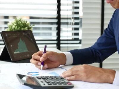戴尔AI服务器营收暴增757%,产业链上谁在真正受益? 戴尔AI服务器营收暴增757%,产业链上谁在真正受益?#A股 #戴尔 #服务器 #AI