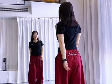 可以回头看、但别往回走;因为逆行是全责…#逆行人潮 #最潮广场舞 #新歌新舞 #抖音玩法合伙人计划 #喜欢跳舞的一起来 @抖音小助手 @DOU+小助手