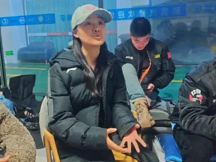 打提蒿失踪老人家的两个女儿,实在没办法了,半夜找到我们硬汉大队,寻求我们的帮助,队委会紧急开会,确定搜寻方案,明天我们组织摩托艇,搜救船,越野车沿可能走失的方向去搜寻#岳阳鲁智深 #岳阳硬汉大队 #公益救援