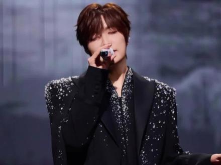 人不能同时拥有青春和对青春的感受#徐良 #徐良时间折叠演唱会 #那时雨 #娱乐评论大赏(素材来源于网络 侵删)