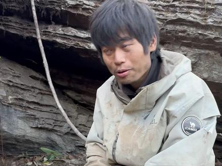 张家界七星山荒野求生挑战赛“荒野林北”要离开山里了?和记者娇娇比身高有点“尴尬”喜欢听《野火》《茶花开了》《远山少年》#张家界 #荒野求生