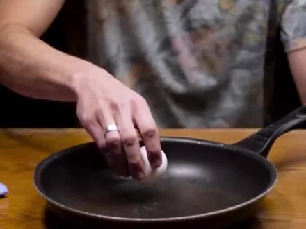 #趣味实验 #在家就能做的小实验推荐 #生活中的科学 这不是魔术,这是科学小实验(1)