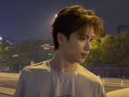 差点上错车被拐跑了好吗#梓渝 #吴所畏