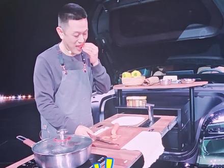 乐道L80不只大床房;
现场秒变移动厨房;
李斌化身李大厨;
#蔚来乐道L80 #乐道L80 #乐道汽车 #李斌