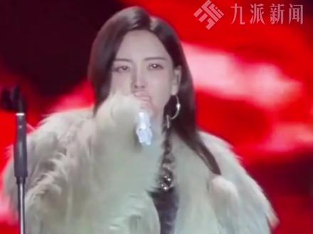 2月1日,贵州安顺。#于文文舞台晕倒吴克群紧急救场 ,#于文文工作室深夜报平安 :无生命危险,仍在住院观察。