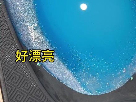 五彩斑斓的青绿色 沉淀之后变成了蓝宝石 蓝宝石像眼睛
这个绿色的粉不团结#书法#毛笔#行书#磨墨#闪粉