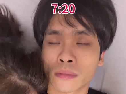 他是怎么做到睡得晚 又起得早的,不去打工可惜了…
#爸爸带娃 #人类幼崽 #90后带娃 #空刻小食盒 #空刻意面随便做都好吃