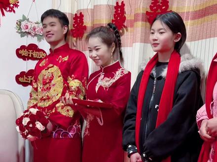 铺床 走进新房喜洋洋,新人请我来铺床;自从今日铺过后,荣华富贵万年长#真人真唱 #铺床吉祥话 #正能量传递 #云南山歌 #铺床