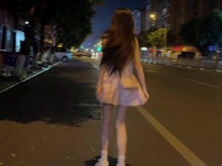唉 纠缠这么久不就想让你身边只有我这么个可爱的女孩吗