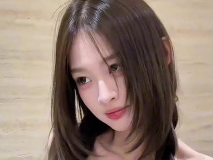 #零基础美发教学#在家剪发#快剪#美发教学
5刀剪高层次发型。