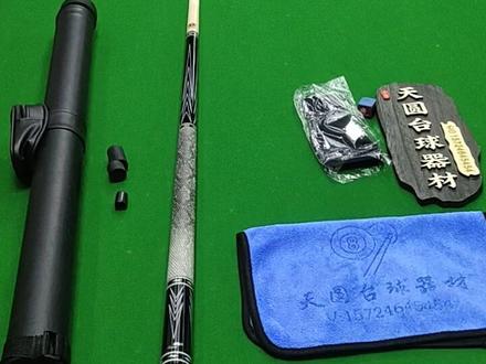 威利沙罗曼蛇2代黑色,。整体成色不错,,全原配,。皮头都是原厂,,颜值爆表,,ht2代前节碳管加持,硬度弹性兼备,。喜欢的别错过,,价格不高,,支持试打,顺丰包邮1288,下单送巧克,手套,擦杆布!#二手台球杆 #台球杆 #台球热门 #同城台球