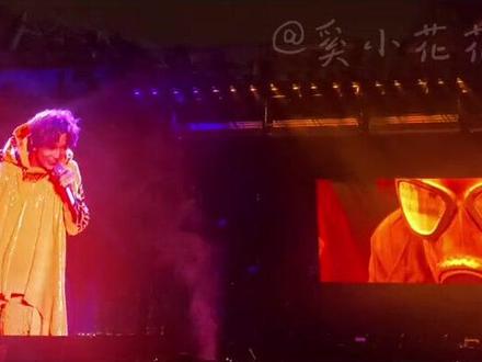 这次保佑我抢个靠前排的位置好吗#演唱会回忆 #神级live现场 #薛之谦 #薛之谦万兽之王巡回演唱会