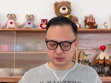 绝了!没想到冻鸡蛋居然还能这么吃! 鸡蛋提前冷冻一晚,取出后用凉水冲一下,蛋壳轻轻一剥就掉,特别省事。
#抖音年味争霸赛 #邪修派 #冻鸡蛋 #鸡蛋的神仙吃法 #地球村年味大赏