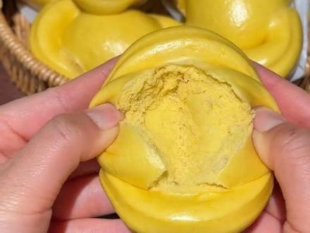 新年快到了 大吉大利元宝馒头 做法简单,一看就会
谁还不会做漂亮馒头呀#过年学起来 #新年馒头 #花样馒头 #跟着抖音做美食 #抖音小助手dou上热门