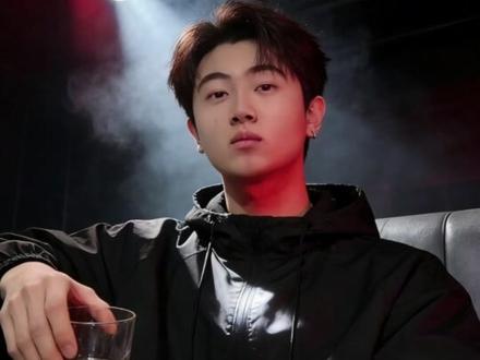 豆包太权威了...怪我后知后觉!#豆包ai #豆包出大片有两把刷子 微醺的感觉刚刚好#微醺的感觉刚刚好 #微醺 #豆包p图 微醺的感觉刚刚好ai口令教程 酒吧微醺拍照ai 豆包p图口令