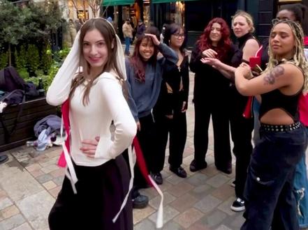 看那些女生都被我漂亮的衣服迷倒了! #让女孩迷恋的表情#一招拍出万人迷氛围照#我怎么这么好看#抽象