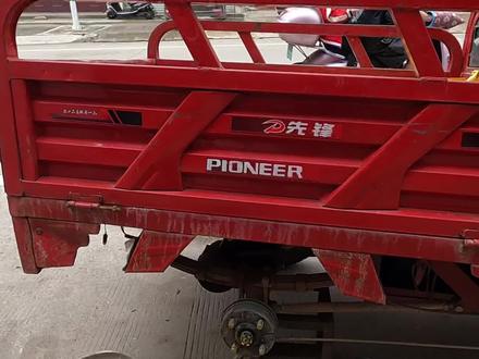 自己制作的工具,轻松拆出三轮车半轴。