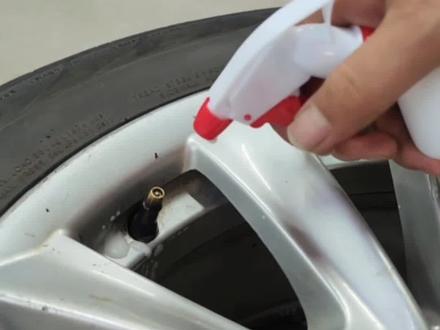 气门芯测漏浓缩泡沫剂,轮保店必备#轮胎测漏 #补胎 #轮胎保养 #汽车保养与维修#轮胎保养