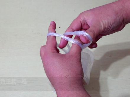 用了这么多年塑料袋,才学会这个打结方法,快速又方便