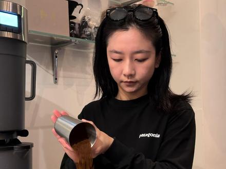奶萃做法
奶萃比例1:12
可以用30g咖啡粉360g牛奶
把咖啡粉倒进去牛奶里
#吃喝玩乐分享计划
#奶萃咖啡
#滴滤美式
#牛奶
#优诺