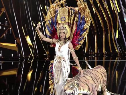 不同国家的万国小姐国服秀,民族差异各具特色,你最喜欢哪一款? #盘点 #t台走秀 #视觉冲击