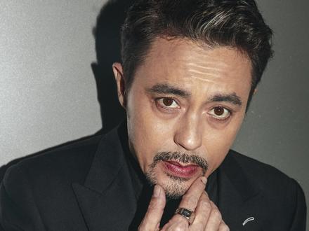 礼貌的问一句iron man也要拓展手机维修业务了吗?#摄影 #帅哥 #大叔 #盒子的拍照日记