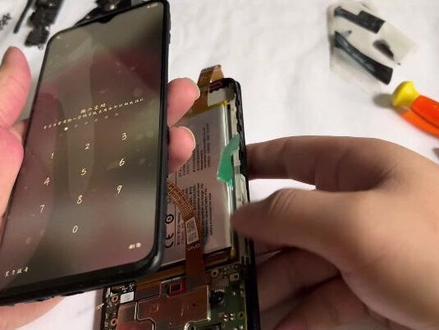 Vivo y31s换屏幕总成带框装机视频,y52s拆机视频换屏幕视频教程,#手机维修换屏 #爆屏修复 #专业维修 #现场实拍 #教程