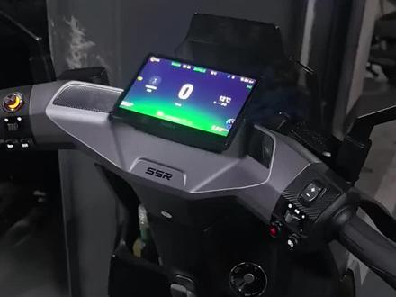 雅迪星舰二代外在评价 已骑行300+公里,以下为总结🫣
外在优点:
1.音响升级音质音量很不错
2.座椅有凹陷,骑车的体验感会很好
3.开关机都会有迎宾灯
4.自定义氛围灯,流水方式也可以定义
5.按键背光,很适合晚上骑车
外在缺点:
1.没有脚踏板,脚感不好
2.远光灯按键稍微有点缺陷
3.转向灯按键按重了会取消
#晒出你的座驾 #雅迪星舰 #星舰二代 #骑车体验 #外观评价