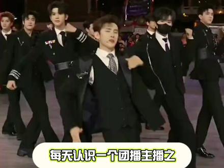 “从哪里来,就为哪里发光!”龙浩天不愧真顶流! #龙浩天团队 #龙浩天走步舞 #重庆酉阳 #向全世界安利 #这也能开播