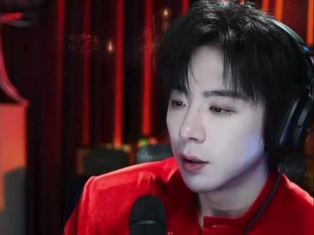 我担前脚怼粉丝,说他不是ktv的模子。后脚就给我一口一个“姐”叫的,比行家还在行😂😂😂把姐都给喊迷糊了😵#刘宇宁 #刘宇宁直播 #合唱 #刘宇宁直播搞笑片段