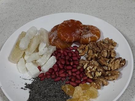 黑芝麻汤圆心子,香到舔勺子! 这汤圆心子绝了!满满的馅料,加入醇香猪油调和,咬开瞬间,滚烫的黑芝麻流心倾泻而出,一口下去,满是儿时的香甜回忆!#汤圆心 #抖音美食创作人 #抖音广告分成计划