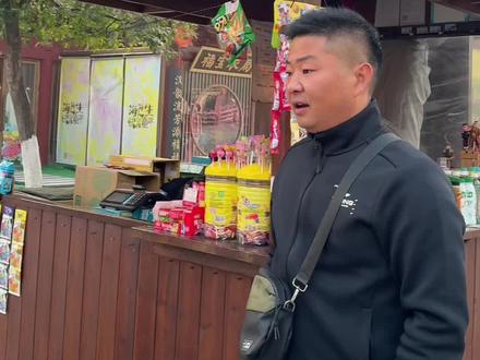 今天的计谋出了意外,但特别开心,偶遇了“如花”也证明了努力没有白费,也算豪气了一次!祝您这次玩的开心@清明上河图~如花 #清明上河园