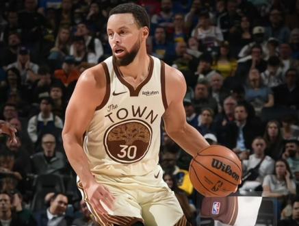 “再一次上脚欧文3,看来库里是真的很喜欢穿进口鞋呀”#库里真爱安踏欧文3 #库里 #金州勇士 #dou来nba