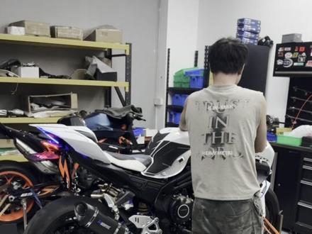 感受一下来自26款500sr天蝎版的原厂声浪吧@疯狂博士排气 #500sr #疯狂博士排气