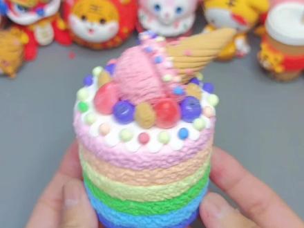 今年第一个蛋糕来喽,祝三月份过生日的家人们生日快乐#超轻粘土 #彩虹蛋糕