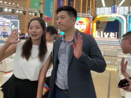 @张雪峰老师 成网红打卡点,双手挥残了😂😂#金鸡湖直播大赛 #金鸡湖直播学堂