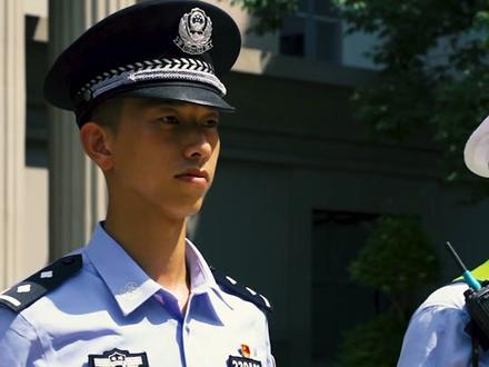 不一样的装备,一样的职责和使命#警用设备#宣传民警