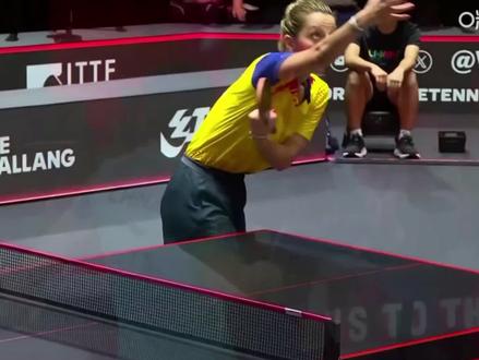 孙颖莎3-1 战胜罗马尼亚老将萨马拉,最后一球就是表演啊。 2026 年 2 月 25 日 19:45(北京时间)WTT 新加坡大满贯女单1/16 决赛
孙颖莎3-1 战胜罗马尼亚老将萨马拉伊丽莎贝塔・萨马拉(36 岁,左手横拍,世界排名第 43 位),四局比分:11-4、9-11、11-8、11-5。